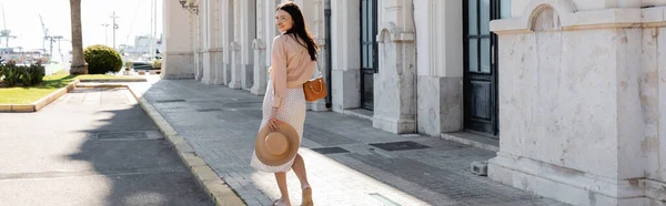 Menemukan Ringannya Hari yang Tidak Terlalu Diatur